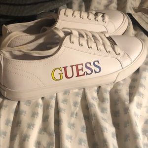 10M Guess Shoes